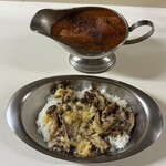 かれーの店 うどん  - きのこの叫びチーズ入り