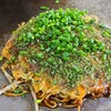 もみじ - 肉玉そば(税込900円)
・袋入り蒸し中太麺(升萬食品)
・オタフクソース(フルーティーな甘み)
・焼き方:ヘラで押さえる
・焼き上がりの形:綺麗な円形
・鉄板又はお皿で食べるのがスタンダード 
