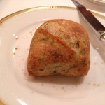 レ セゾン - 四万十川のアオサノリを練り込んだ、シーフード用のパン