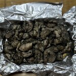 とり勝 - 料理写真:若鶏炭火焼(大)1000円 炭火風味はいいものの、焼きたてではなく、少し冷え切っていました。味は普通かと…