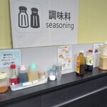 カルフール - 卓上調味料一式　※ドレッシングに高価なシーザーサラダドレッシングがありました。