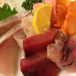 正宗屋 - 刺身盛りの小。これで小でっせ！