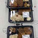 ワタナベ食品 直売店 - 2024/10/09
      唐揚げ弁当 410円
      手羽先元ほろほろ煮 317円
      海鮮フライ弁当 410円
      おつまみセット 298円
      ミックスフライ弁当 410円