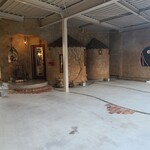 ルワム - 駐車場(屋根下に3台分あり)