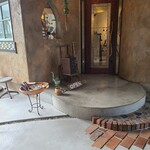 ルワム - 店舗入り口