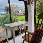 ルワム - 店内から、外の田園風景が見渡せます。ロッキングチェアがいい味でてます。