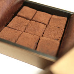 プティ・グラン - プティ・生チョコ ９ヶ入　(690円) '13 2月中旬