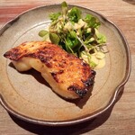 永山 - シロアマダイと梶谷農園マイクロハーブ（自家製ゴマドレッシング）