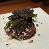 FORNO - 冷たい前菜1品目　馬肉のタルタル　トリュフのっけ