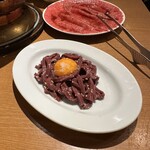 炭火焼肉ホルモン まるは - 