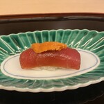 山玄茶 - マグロはにぎりで上にウニ〜