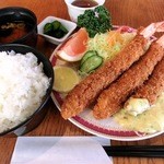 食事 ハイジ - 「大エビフライ定食」 です。