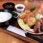 食事 ハイジ - 「DXミックスフライ定食」 です。