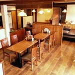 食事 ハイジ - 店内風景です。