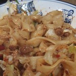 西安麺荘 秦唐記 新川本店 - 混ぜたあと麺アップ