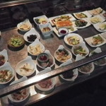 小皿が並ぶお料理ケース