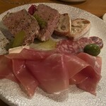 Sua.  - シャルキュトリー盛り合わせ