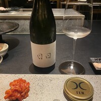 西麻布 焼肉 X - ユッケ２種。卵黄バージョンとキャビアバージョン