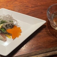 神楽坂 坂の花 - 紅ズワイ蟹味噌和えと日本酒ベースの自家製檸檬酒。