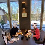 사이 - 窓際テーブル席①