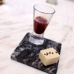 フォアグラのウェハース＆ビーツのカルド☆