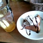 カフェ ソース - セットのデザート(シフォンケーキ)
            ドリンク(アイス柚子)