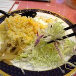 四川厨房 随苑 - 角煮刀削麺800円（鶏唐揚げ３個、炒飯、麻婆豆腐ほか、食べ放題）