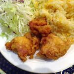 四川厨房 随苑 - 角煮刀削麺800円（鶏唐揚げ３個、炒飯、麻婆豆腐ほか、食べ放題）