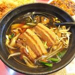 四川厨房 随苑 - 角煮刀削麺800円（鶏唐揚げ３個、炒飯、麻婆豆腐ほか、食べ放題）