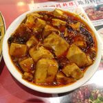 四川厨房 随苑 - 角煮刀削麺800円（鶏唐揚げ３個、炒飯、麻婆豆腐ほか、食べ放題）