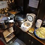 四川厨房 随苑 - 鶏唐揚げ３個、その他は食べ放題！