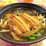 四川厨房 随苑 - 角煮刀削麺800円（鶏唐揚げ３個、炒飯、麻婆豆腐ほか、食べ放題）