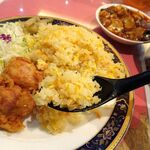 四川厨房 随苑 - 角煮刀削麺800円（鶏唐揚げ３個、炒飯、麻婆豆腐ほか、食べ放題）