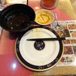 四川厨房 随苑 - 角煮刀削麺800円（鶏唐揚げ３個、炒飯、麻婆豆腐ほか、食べ放題）