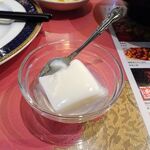 四川厨房 随苑 - 角煮刀削麺800円（鶏唐揚げ３個、炒飯、麻婆豆腐ほか、食べ放題）