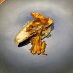 ル クーリュズ - 肝をベースの衣を使ったかわはぎのフリット、ときいろ平茸、原木椎茸