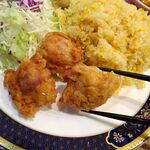 四川厨房 随苑 淡路町店 - 角煮刀削麺800円（鶏唐揚げ３個、炒飯、麻婆豆腐ほか、食べ放題）