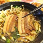 四川厨房 随苑 - 角煮刀削麺800円（鶏唐揚げ３個、炒飯、麻婆豆腐ほか、食べ放題）