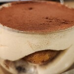 CASA DI LOLLO - ティラミスを横から