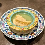 仁修樓 - 上海蟹と鱶鰭の水餃子　上湯スープ