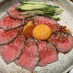 焼肉翔苑 六甲店 - 炙りレアステーキ ユッケ風
