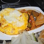 キッチン ブルー グローブ - オムレツ、ナポリタンのアップ