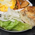 キッチン ブルー グローブ - 少量サラダのアップ