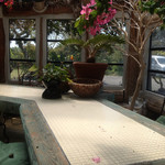 ガーデンカフェドットコム - 温室のテーブル