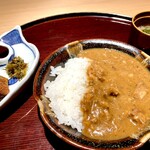 銀座 青天 - ちょうどいい辛さのカレーは、こちらもお肉柔らかい
