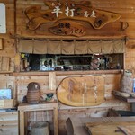 平打蕎麦 やつこま - 厨房からの窓