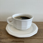 喫茶tton - 真っ白カップが素敵な、たっぷりホットコーヒー