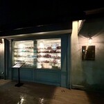 The INNOCENT CARVERY - 外観　お肉が並んだウィンドウ