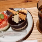 お菓子とくつろぎとこむぎさん - ブランマンジェ、コーヒーゼリー、アイスコーヒー