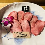 肉の変態集団 疾風ホルモン 久茂地本店 - プレミア特上タン